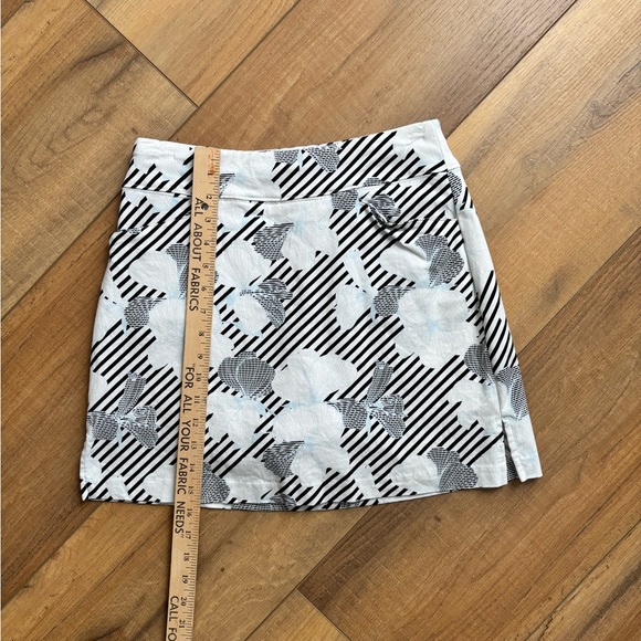 Lady Hagen Golf Skort and Tank Top Set.
Size 2 & Small - Picture 7 of 9